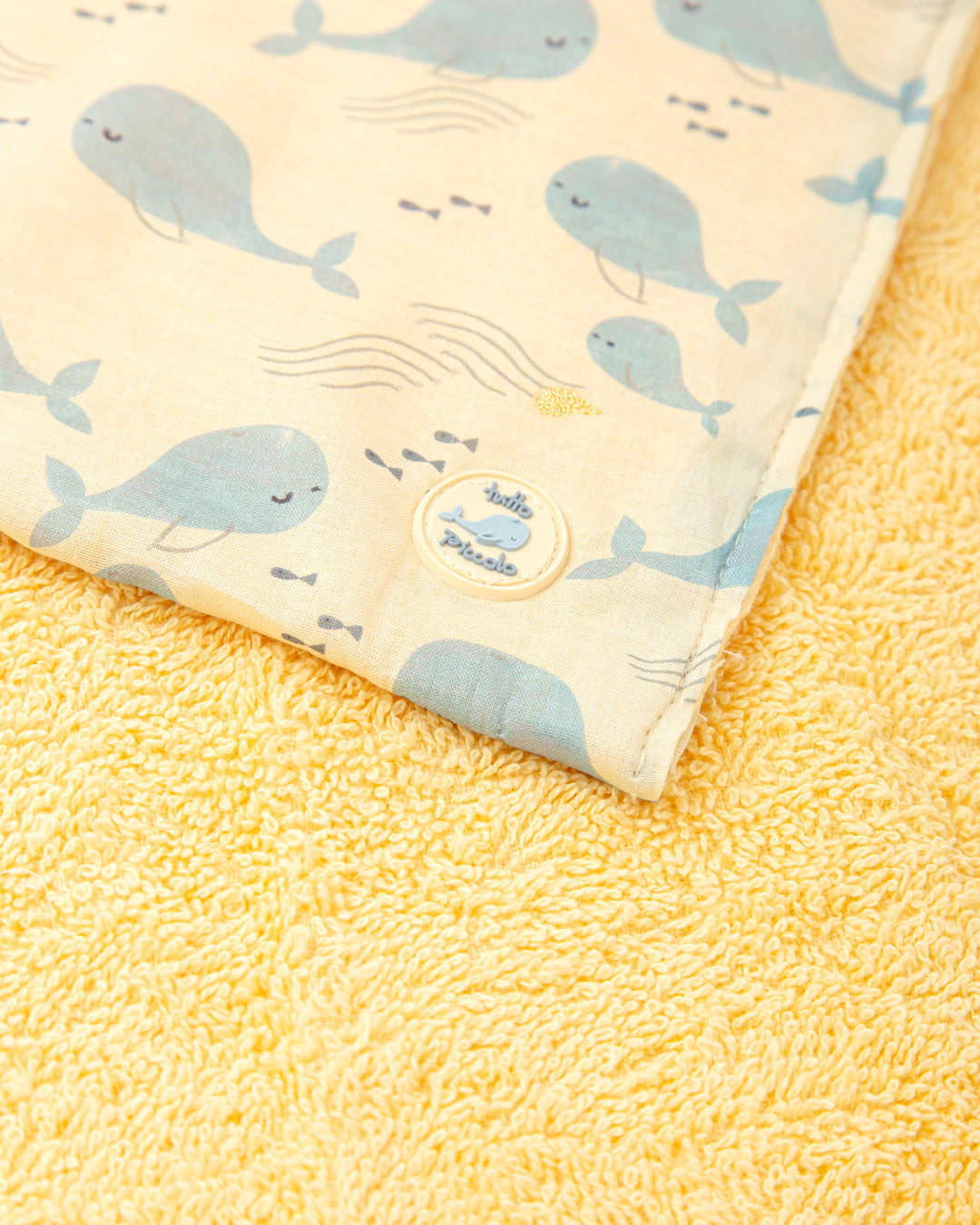 YELLOW WHALE PRINTED BEACH TOWEL UNISEX